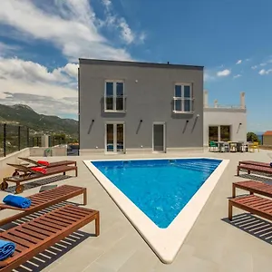 Apartment Mila Kastela, Kaštel Novi
